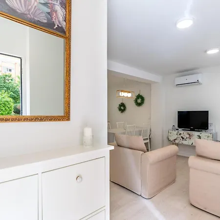 Whitey House In Triana *