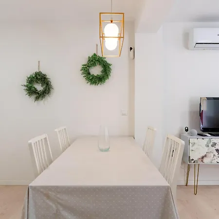 Whitey House In Triana *